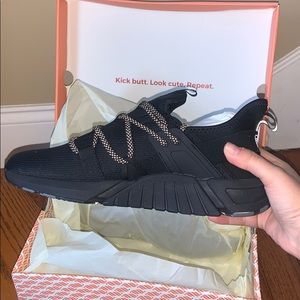 NWT Fabletics Marin Performance Sneakers S10